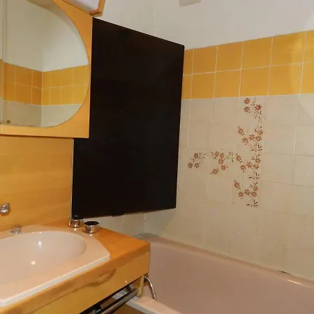Bormes-les-mimosas, 2 Pieces, 4 Personnes - Fr-1-713-4 Apartment